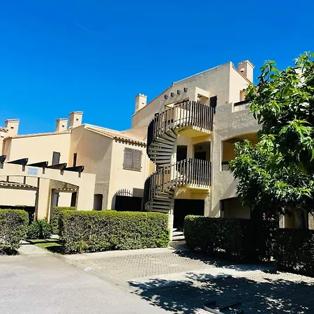 Appartement Beau T2 De Standing Sur Le Golf Avec Balcon Et Clim *