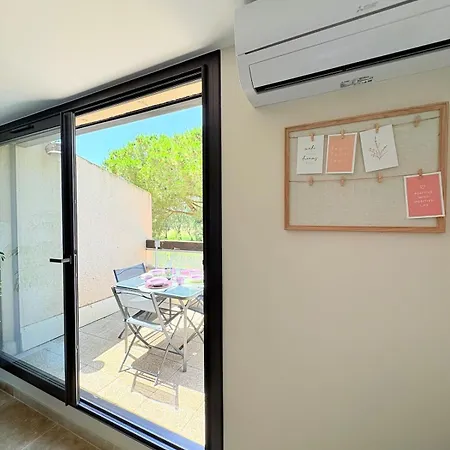 Beau T2 De Standing Sur Le Golf Avec Balcon Et Clim Сен-Сиприен